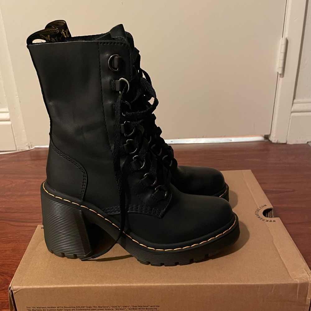 Dr. Martens Women’s Lace Fashion Boot. Black Sendal Nappa.